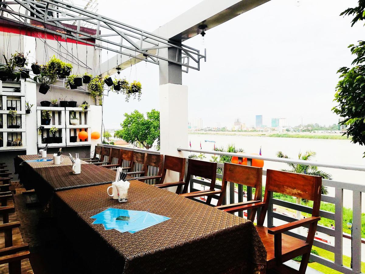 Tonle Khmer Guesthouse And Sky Bar Phnom Penh Exterior foto